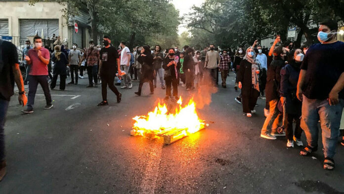 من ملحمة 2022 إلى بركان انتفاضة يناير: إرادة الخلاص تتوج النضال بصرخة «لا لنظام الشاه ولا لنظام الولي الفقيه»