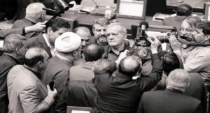 فشل مجتبى خامنئي في احتواء حرب الأجنحة وسط تصاعد شبح الانتفاضة في إيران