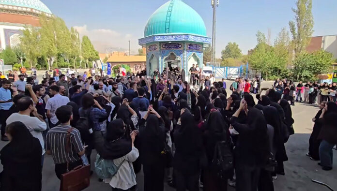 احتجاجات في جامعة علامه بطهران وشعارات تطالب بإنهاء حكم الملالي