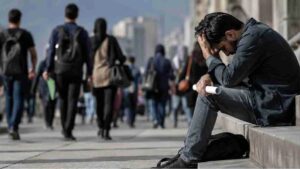 خلف أرقام البطالة الرسمية.. انهيار سوق العمل في إيران