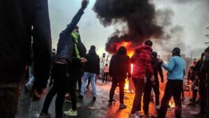 مسار الثورة المفتوح ضد النظام الإيراني: انتفاضة نوفمبر كمنطلق استراتيجي لبناء الجمهورية التعددية