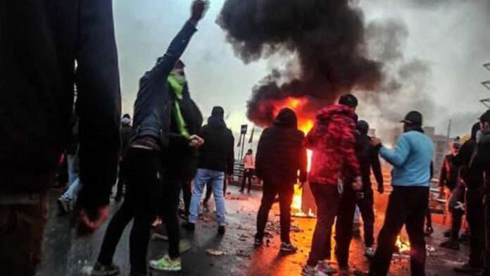 مسار الثورة المفتوح ضد النظام الإيراني: انتفاضة نوفمبر كمنطلق استراتيجي لبناء الجمهورية التعددية