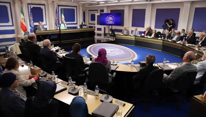 ضرورة تاريخية للبديل الديمقراطي: كيف واجهت المقاومة الإيرانية فخ تكرار الاستبداد وسرقة الثورات؟