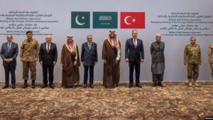 باكستان وتركيا والسعودية تتفق على الانتشار السريع للقوات العسكرية في الأراضي السعودية