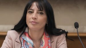 نايكي غروبيوني: مستقبل إيران يجب أن يكون ملكاً لشعبها.. حيث لا يُعد التمسك بالحرية جريمة ولا يُعاقب أحد على معتقداته بالسجن أو الموت