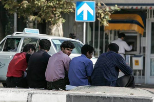 إيران.. 1.15 مليون عامل خارج التأمين الإلزامي وتحذيرات من فقدان 1.4 مليون وظيفة أخرى
