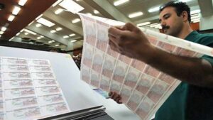 النظام الإيراني يطبع 50 تريليون ريال يوميا وسط قفزة قياسية في السيولة والتضخم