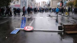 حرب الأجنحة تهز النظام الإيراني.. اتهامات بالتجسس لإسرائيل وانقسامات حول الملف النووي