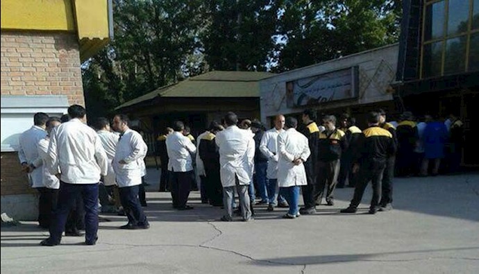 تجمع احتجاجي لعمال معمل «إيران» لتصنيع العدادات  