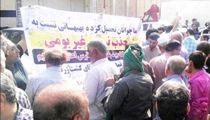 تجمع شباب عاطلين عن العمل