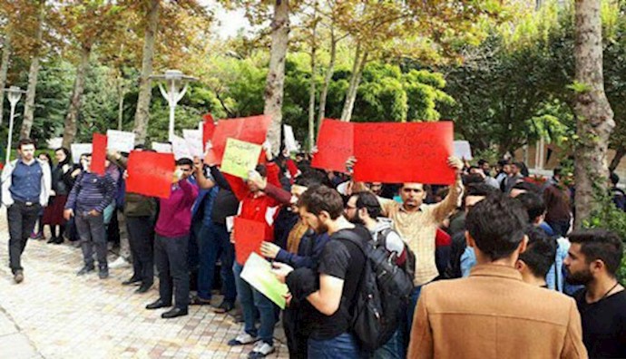 طهران ـ تجمع احتجاجي لطلاب جامعة «تربيت مدرس»