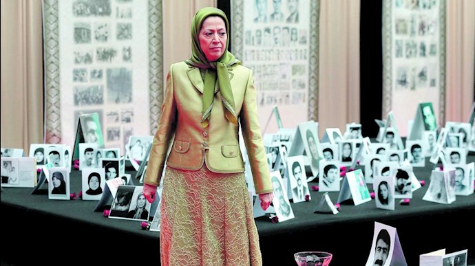 مريم رجوي بعد تحيتها شهداء المقاومة الإيرانية (أ ف ب)