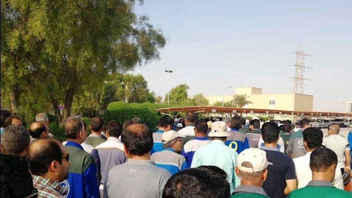 إضراب عمال شركة البتروكيماويات بميناء ماهشهر