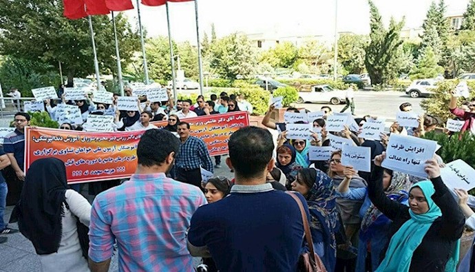 تجمع احتجاجي لمتطوعي الدراسات العليا للعلوم الطبية عام 2018 أمام وزارة الصحة