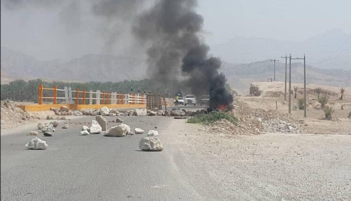 مواطنو مدينة «كلمه» في دشتستان يغلقون طريق «بوشكان»