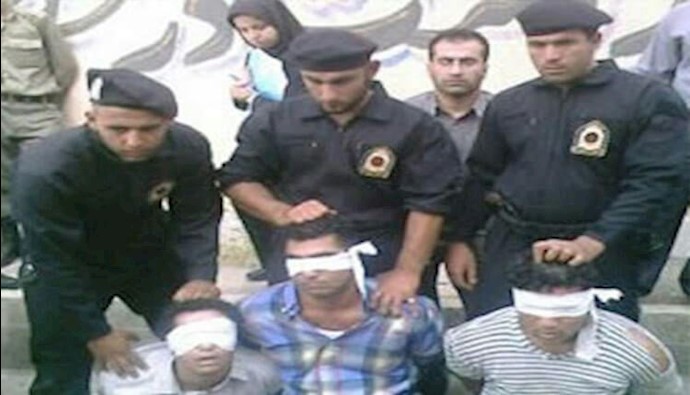 حملة اعتقالات واسعة للشباب بمدينة الأهواز عقب الهجوم على استعراض عسكري حملة اعتقالات واسعة للشباب بمدينة الأهواز عقب الهجوم على استعراض عسكري