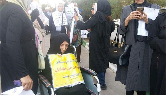 تجمع احتجاجي لمتقاعدين حكوميين بمدينة مشهد