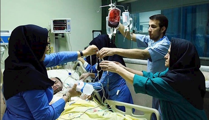 احتجاج الممرضين في محافظة جولستان على عدم دفع مستحقاتهم الأجرية