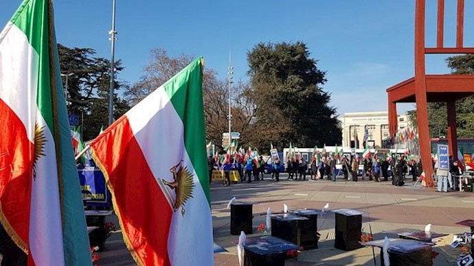 ایرانیون مقیمون في سويسرا یتظاهرون أمام مقر الأمم المتحدة.
