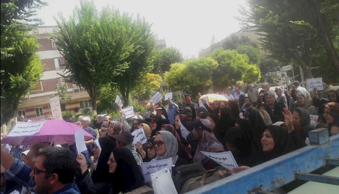 تجمع احتجاجي لمتقاعدين تربويين في طهران