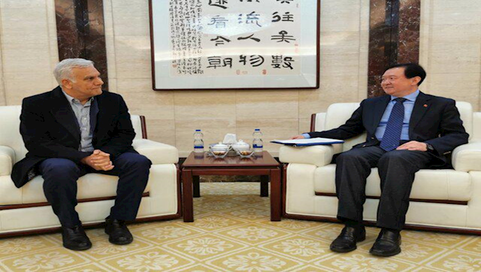 سفير الصين في إيران مع عرب نجاد المدير التنفيذي لشركة ماهان