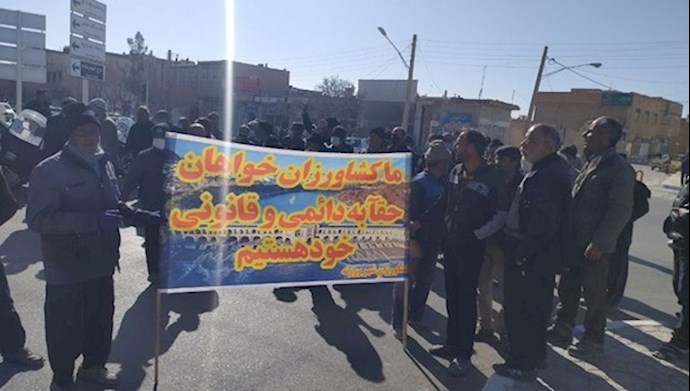 مزارعو أصفهان يتظاهرون في ورزنه