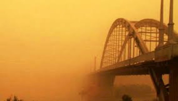 تلوث الهواء إلى جانب فيروس كورونا يخنقان المدن الإيرانية الكبرى