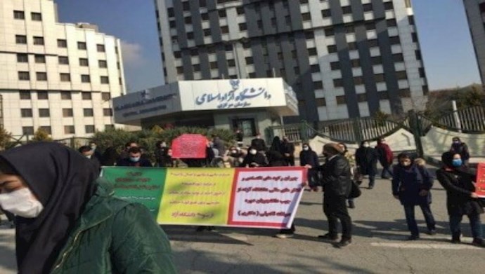 تجمع احتجاجي لطلبة الدكتوراه بجامعة آزاد 
