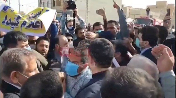 احتجاج أهالي ميناء المعروف بـ خميني ضد جهانغيري