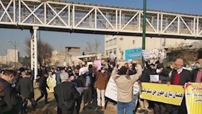 تجمع احتجاجي لمئات من خادمي المدارس الحكومية 
