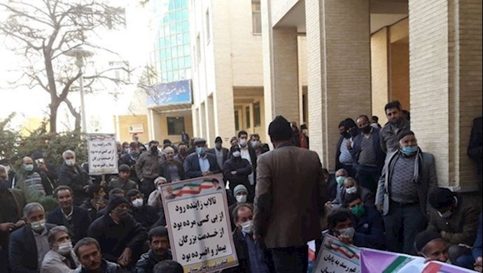تجمع احتجاجي للمزارعين في شرق اصفهان