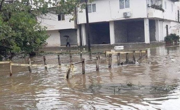 فيضانات في أستارا