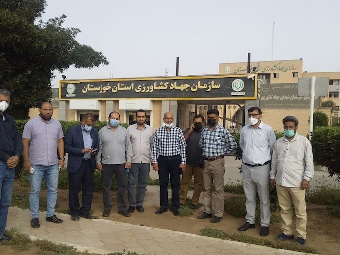 تجمع أصحاب دواجن خوزستان أمام باب منظمة الجهاد الزراعية بالمحافظة