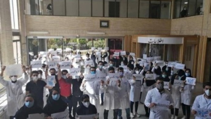  وقفة احتجاجية لطلبة طب الأسنان في شيراز