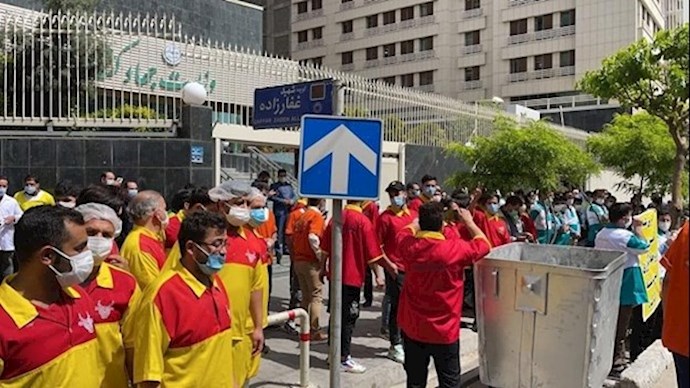 وقفة احتجاجية للكسبة وبائعي الدجاج في طهران