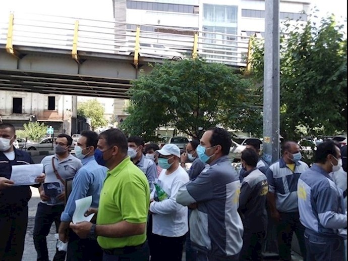 تجمع احتجاجي لموظفي منشأة مترو الخط الخامس بطهران تجمع احتجاجي لموظفي منشأة مترو الخط الخامس بطهران