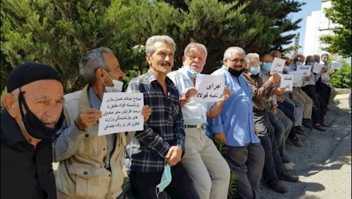 وقفة احتجاجية لمتقاعدي غرب البرز للصلب