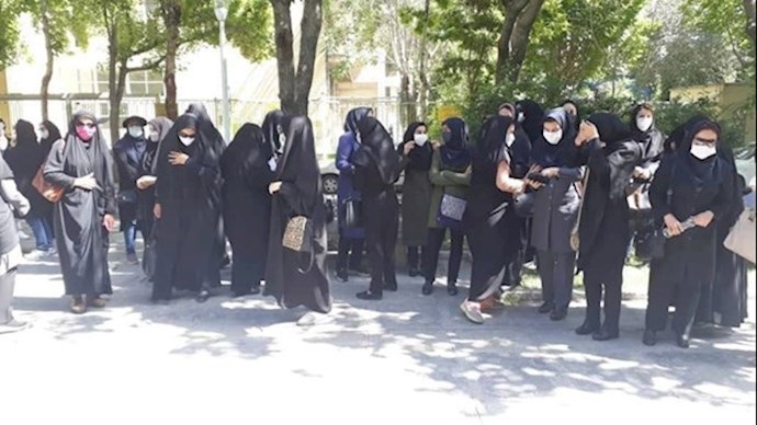 تجمع احتجاجي لمعلمي مدارس أصفهان غير الربحية تجمع احتجاجي لمعلمي مدارس أصفهان غير الربحية