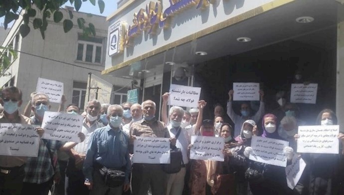 وقفة احتجاجية لمتقاعدي الصلب في طهران 