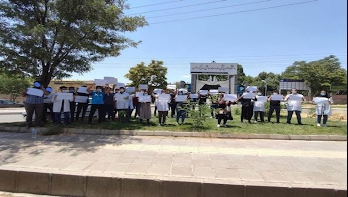 وقفة احتجاجية للأطباء وطلاب الطب في سنندج