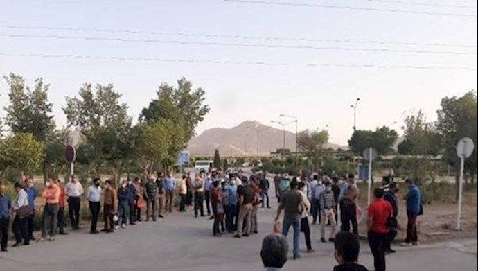 وقفة احتجاجية لعمال أسمنت سباهان في أصفهان