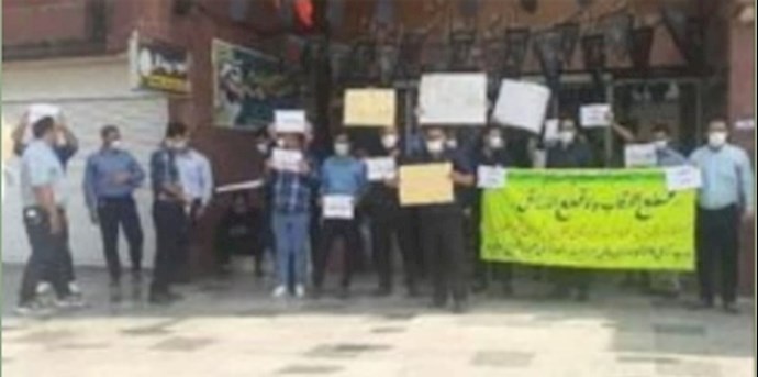 تجمع احتجاجي لعمال بلدية الأهواز تجمع احتجاجي لعمال بلدية الأهواز