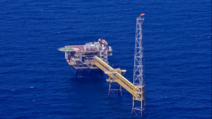 عمال منصات الغاز عمال منصات الغاز