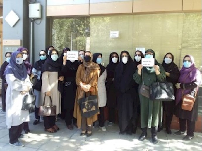 تجمع احتجاجي لتربويين في بروجرد بمحافظة لرستان