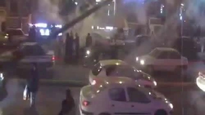 صحيفة «وطن امروز»: « مريم رجوي في رسالة لها تدعو المنتفضين إلی القيام بالاحتجاجات في الشوارع»