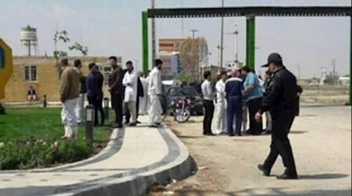 تجمع احتجاجي لعمال معمل «وارنا» لإنتاج الحليب بمدينة ورامين