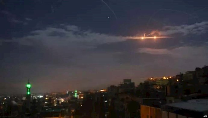 أسوشيتد برس: غارات جوية على قواعد ميليشيات النظام الإيراني في سوريا