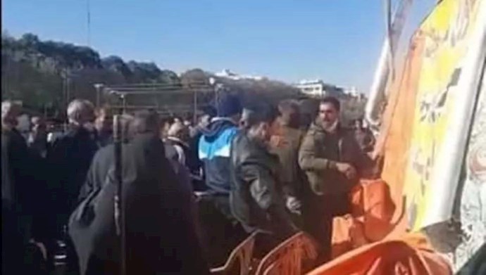 استمرار تجمع مزارعي أصفهان في نهر زاينده رود - هجوم وحوش النظام على المزارعين