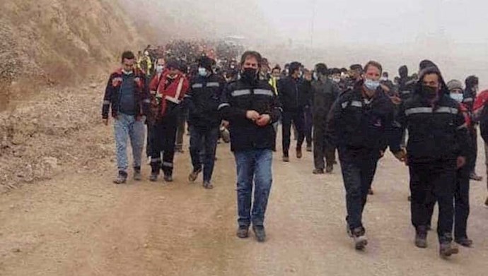 استمرار إضراب عمال مناجم النحاس بالتزامن مع وقفة احتجاجية لعمال الحفر في الأهواز