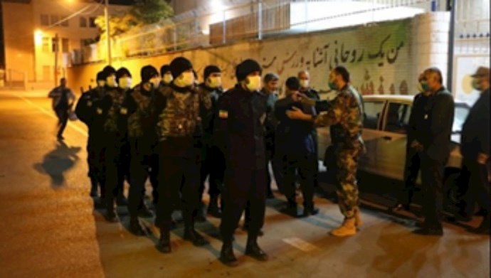 خامنئي وأزمة الانكماش والاحتكار المطلق